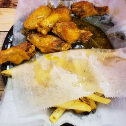 Holly Wings Shack - Lemon Pepper Wings. Crispy, tasty and juicy!