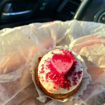 Three Dog Bakery Encino - Delicious pupcake cookie $3 - Pet Stores Near Me - Los Angeles, California Three Dog Bakery Encino - Delicious pupcake cookie $3 - Pet Stores Near Me - Los Angeles, California