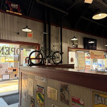 Armadillo Willy's BBQ - Entrance and little walkway to order with the cashier - Barbeque Near Me - San Mateo, California