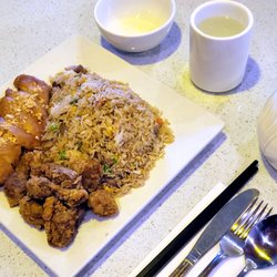 Chan's Garden - (Combination E) 叉燒炒飯 + 杏仁雞 + 蒜子干肉 $19.95 ~ 份量多兼抵食,比較合適洋人口味!炒飯很有鑊氣,飯粒分明但不够軟糯偏硬。所謂杏仁雞的做法近似Fish & Chip,外層包裹著脆漿去炸,然後在上面洒上杏仁碎,味道不錯。