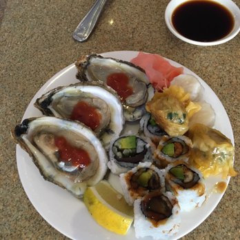 Dynasty Buffet - Oysters and some rolls. - Buffets Near Me - Saddle Brook, New Jersey
