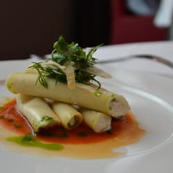 Le Belooga - Cannellonis de ricotta et courgettes, soupe de tomate glacée.