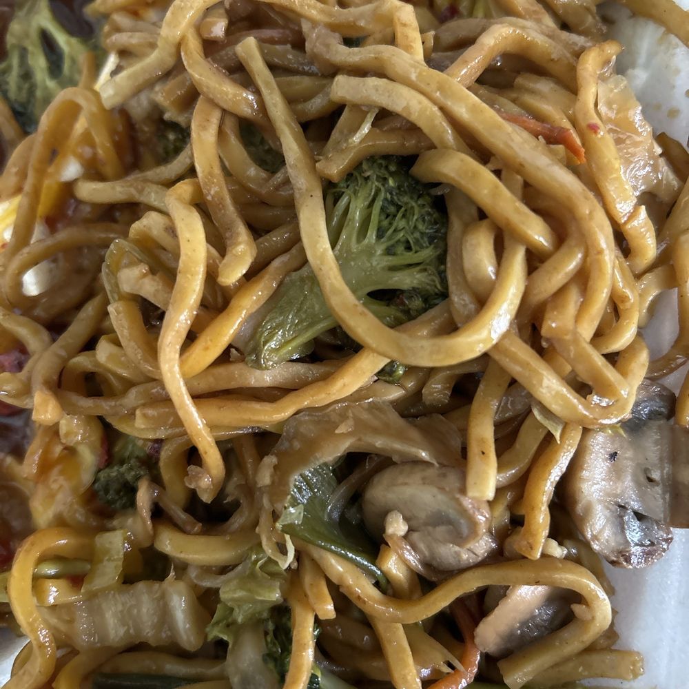 Hot Wok - Super oily lo mein - Chinese Near Me - Staunton, Virginia