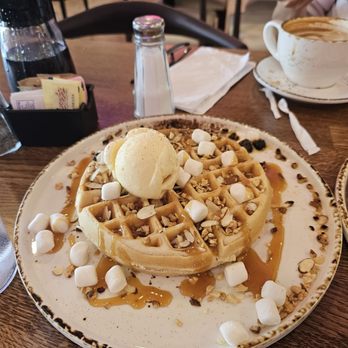 Madres Brunch - Breakfast & Brunch Near Me - Placentia, California
