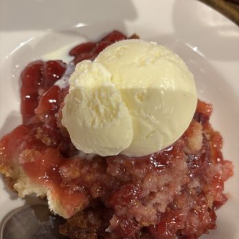 Puckett's Restaurant - Cherry Cobbler with Vanilla Icecream!! - Barbeque Near Me - Murfreesboro, Tennessee