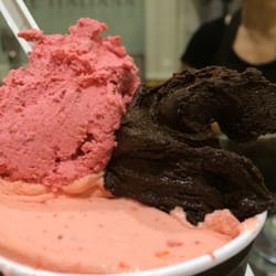 Pretto Gelato Arte Italiana - Strawberry. Dark chocolate. Raspberry. Vegan.