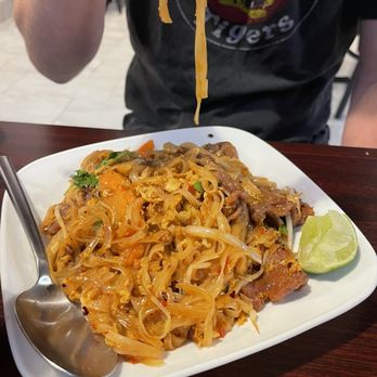 Asian Cafe - Beef pad thai - Pan Asian Near Me - Kansas City, Missouri