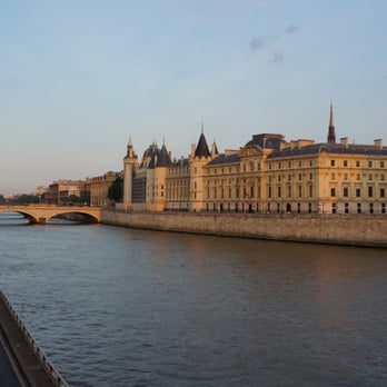38 Saint Louis - Cheese Shops Near Me - Paris, 75