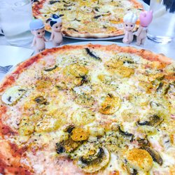 Restaurang & Pizzeria Alexandra - Riktigt god banan-curry-champinjon pizza, juni 2017
