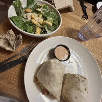 Applebee's Grill + Bar - chicken fajita roll up with caesar salad - American Near Me - Howell, New Jersey