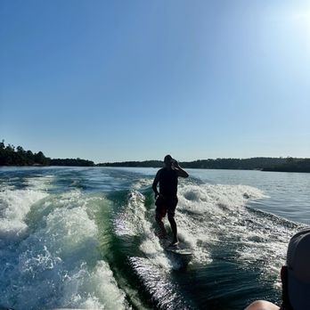 Wake the Lake - Boating with friends - Boat Charters Near Me Wake the Lake - Boating with friends - Boat Charters Near Me