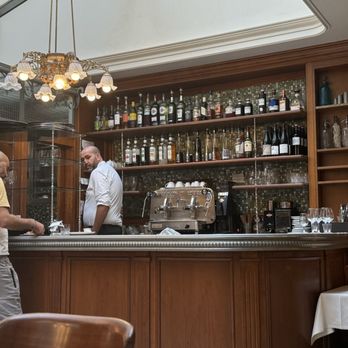 La Mascotte - Brasseries Near Me - Paris, 75