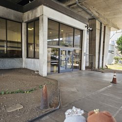 US Post Office - Entrance... under the freeway