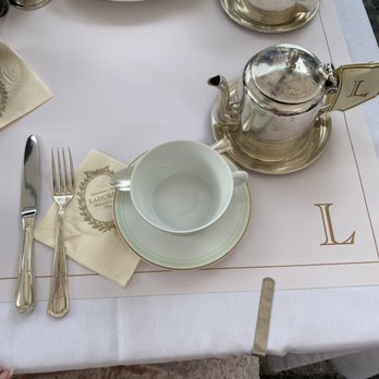 Ladurée - Cutlery, teapot and tea - Bakeries Near Me - London, XGL Ladurée - Cutlery, teapot and tea - Bakeries Near Me - London, XGL