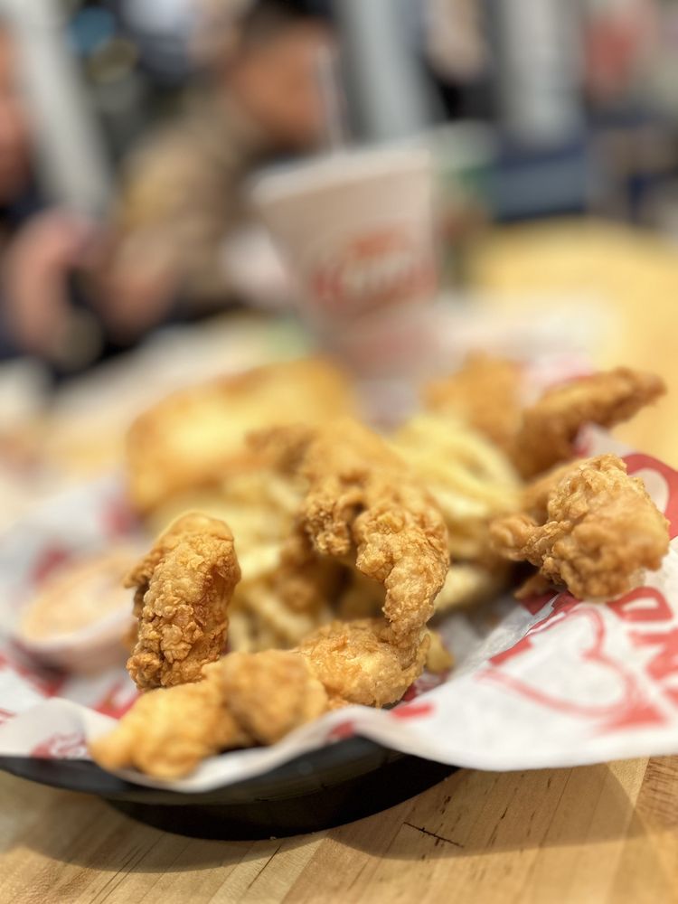RAISING CANE’S CHICKEN FINGERS 81 Photos & 77 Reviews 2620 Fisher