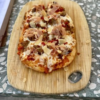 Eden Rooftop Bar - Fire & Fennel Flatbread - Bars Near Me - Phoenix, Arizona