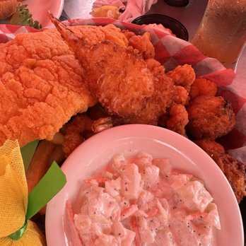Crabs on the Beach - Mixed seafood basket so much food - Seafood Near Me - Gulf Breeze, Florida