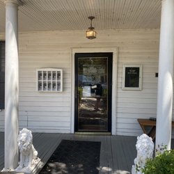 The Inn At Salado - Front with lock boxes for room key