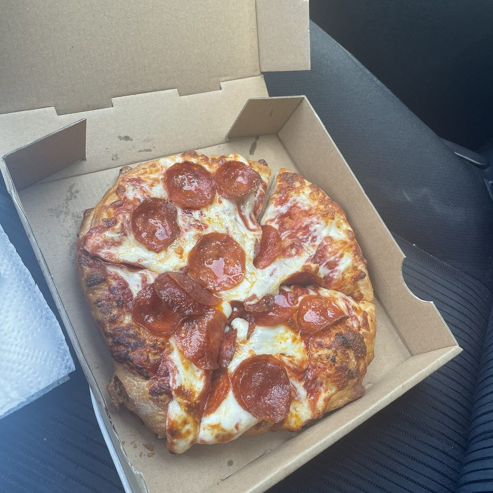 Personal pepperoni pizza
