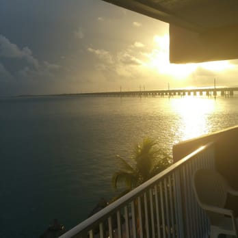 Hawk's Nest - Sunset and Sunrises - Resorts Near Me - Marathon, Florida Hawk's Nest - Sunset and Sunrises - Resorts Near Me - Marathon, Florida