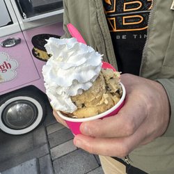 Cookie Dough lightful - Two scoops and whipped cream