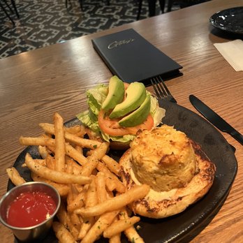 Gatsby's Grill - Crab cake sandwich - New American Near Me - Houston, Texas Gatsby's Grill - Crab cake sandwich - New American Near Me - Houston, Texas