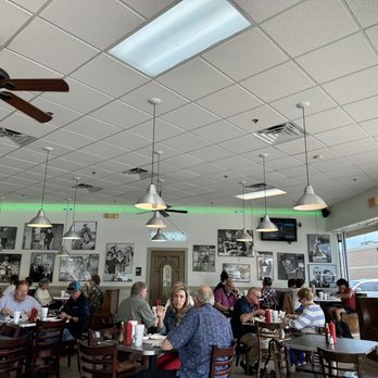 Southwell's Hamburger Grill - Inside - Burgers Near Me - Houston, Texas Southwell's Hamburger Grill - Inside - Burgers Near Me - Houston, Texas