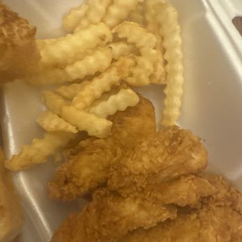 Raising Cane's Chicken Fingers - Chicken Shop Near Me - Arlington Heights, Illinois