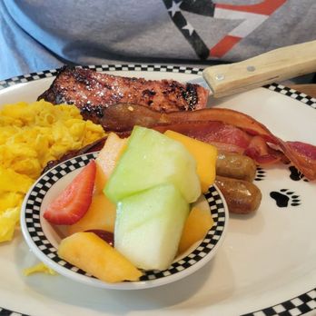 Black Bear Diner Colton - The grizz - Diners Near Me - Colton, California