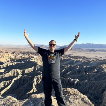 Font's Point Vista - Standing tall - Hiking Near Me - Borrego Springs, California Font's Point Vista - Standing tall - Hiking Near Me - Borrego Springs, California