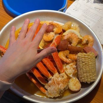 Gilligan's Seafood Restaurant - Beaufort - Seafood boil - Seafood Near Me - Beaufort, South Carolina