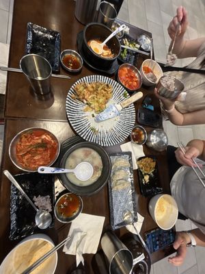 Yi's Traditional Korean Beef Soup Restaurant (이가네 전통 설렁탕) by null