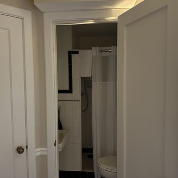 Hotel Leo - Two rooms in one, reg room price! - Hotels Near Me - Bellingham, Washington