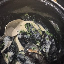 Muscles in an amazing crème sauce Muscles in an amazing crème sauce