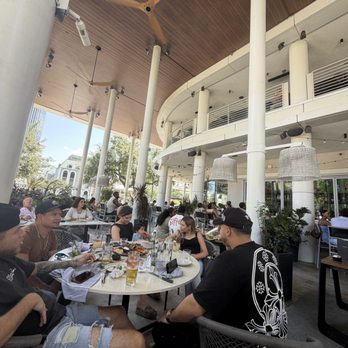Moxies - Decent vibes - Cocktail Bars Near Me - Houston, Texas