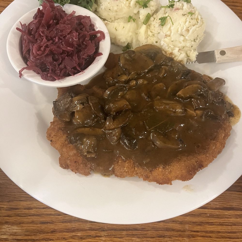 Der Lindenbaum - schnitzel - German Near Me - Fredericksburg, Texas