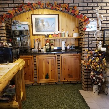 Centerstone Resort Lake-Aire - Our Lobby; All day coffee Continental breakfast from 7am-10am - Resorts Near Me - Tomahawk, Wisconsin Centerstone Resort Lake-Aire - Our Lobby; All day coffee Continental breakfast from 7am-10am - Resorts Near Me - Tomahawk, Wisconsin