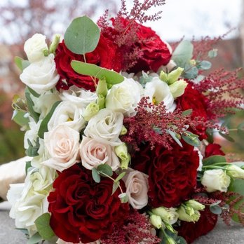 Carousel Flowers - Bridal Bouquet - Florists Near Me - Elmhurst, Illinois
