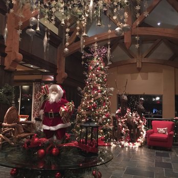 Sidney's - Loved the decor, this may be what my house looks like next year.... - New American Near Me - Buford, Georgia