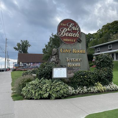 Erie Beach Hotel by null
