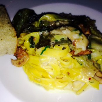 Scarpetta - Dipping my bread into the tagliatelle with mushrooms. - Italian Near Me - New York, New York