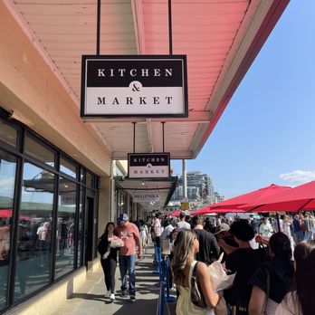 Hellenika Cultured Creamery - Line outside - Ice Cream & Frozen Yogurt Near Me - Seattle, Washington