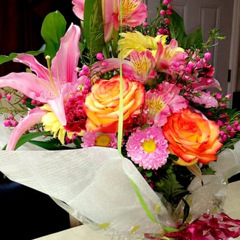 Bardwell's Florist - I  really love this flower shop, very approachable. Their arrangements are beautiful. - Florists Near Me - Sun Valley, California