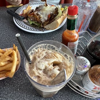 Cool Cat Cafe - Root beer float - American Near Me - Pismo Beach, California