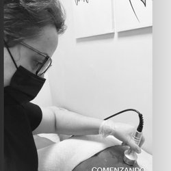 Ingrid Beauty Corner - Working one of our customers with Radio-frequency therapy