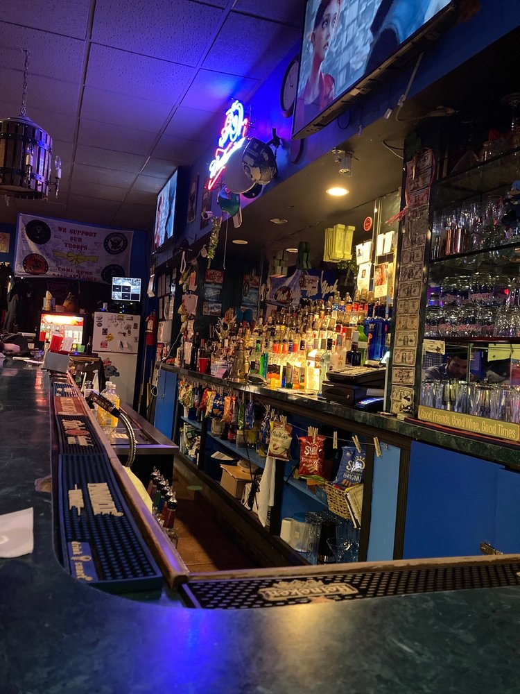 SOMEPLACE ELSE Updated September 2024 15 Photos 226 Higbie Ln W