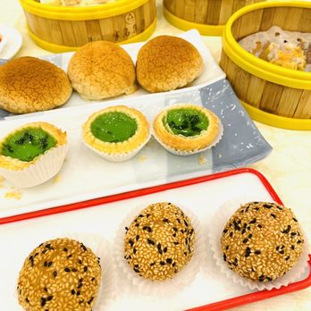 HL Peninsula Restaurant - Front, yellow custard sesame balls. Back, my favorite green pandan custard tarts. - Dim Sum Near Me - Milpitas, California HL Peninsula Restaurant - Front, yellow custard sesame balls. Back, my favorite green pandan custard tarts. - Dim Sum Near Me - Milpitas, California