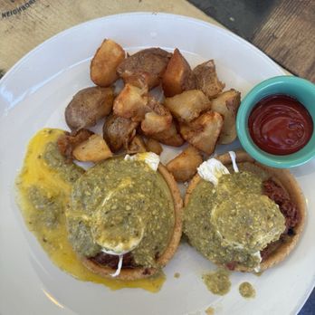 Farmer's Table - Chorizo Benedict Sopes - New American Near Me - La Mesa, California