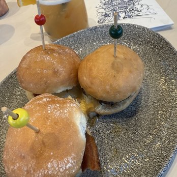 Lamplight Lounge - Beef Sliders with Sunrise Spectacular - New American Near Me - Anaheim, California Lamplight Lounge - Beef Sliders with Sunrise Spectacular - New American Near Me - Anaheim, California