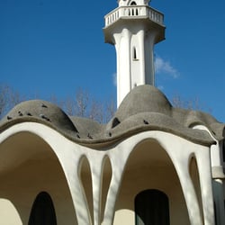 Masía Freixa - Masia Freixa: minaret and facade showing tiling detail. Picture courtesy of Guillem Medina on Wikipedia Commons, unrestricted